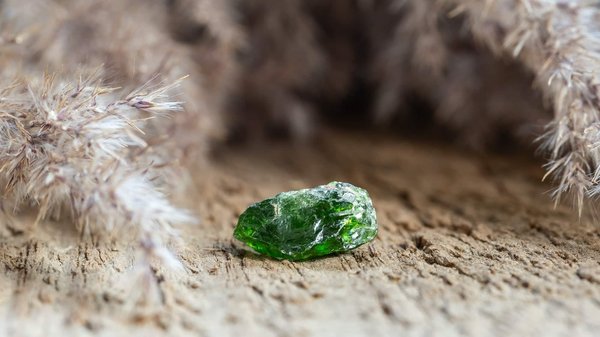 Quelles sont les vertus cachées des cristaux émeraude brute?