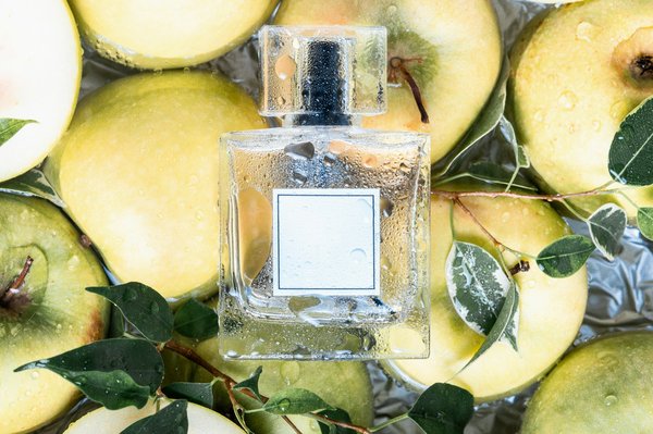 Découvrez l'univers enchanteur des parfums fruités