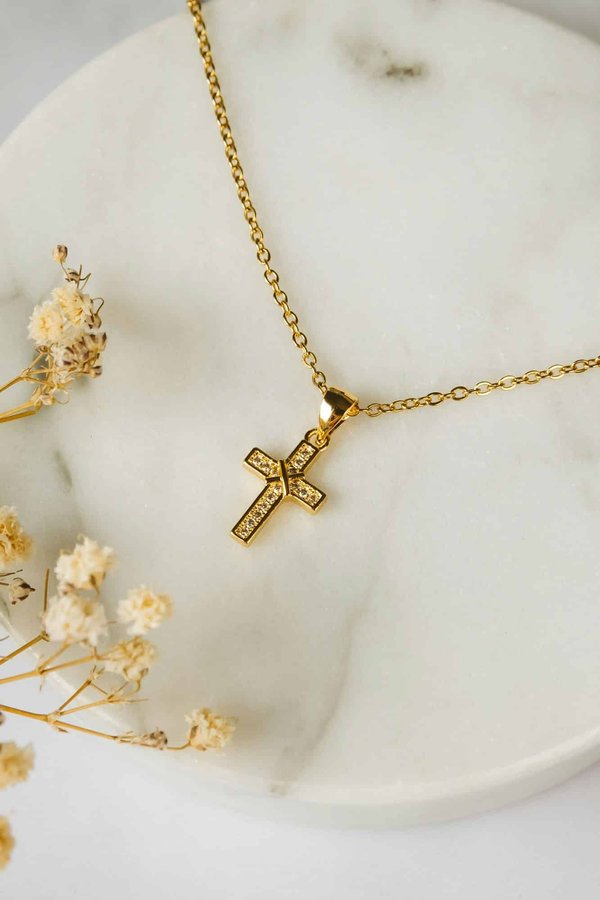 Explorez nos colliers croix uniques pour toutes les croyances