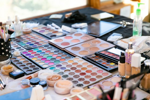 Maquillage à prix réduit : les essentiels à ne pas manquer
